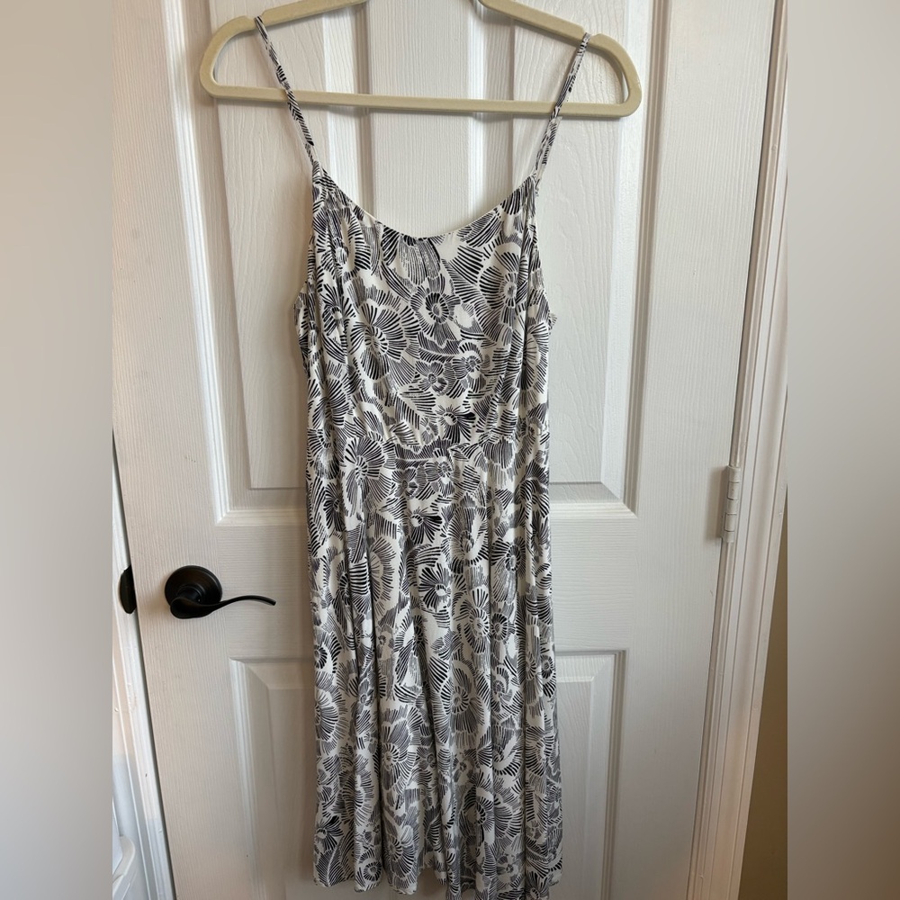 Old Navy Black & White Fit & Flare Spaghetti Strap Mini Dress, Size Medium